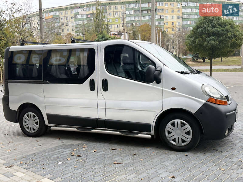 Минивэн Renault Trafic 2003 в 