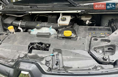 Минивэн Renault Trafic 2022 в 