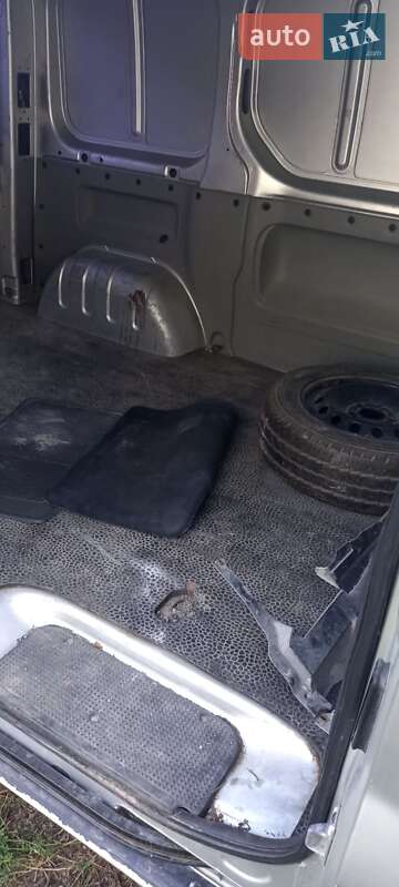 Вантажний фургон Renault Trafic 2013 в Полонному