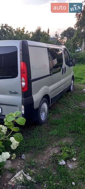 Вантажний фургон Renault Trafic 2013 в Полонному