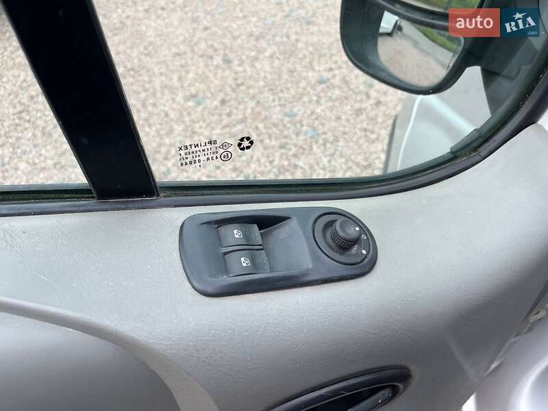 Вантажний фургон Renault Trafic 2014 в Рівному фото 21 Вантажний фургон Renault Trafic 2014 в Рівному