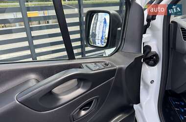 Грузопассажирский фургон Renault Trafic 2020 в 