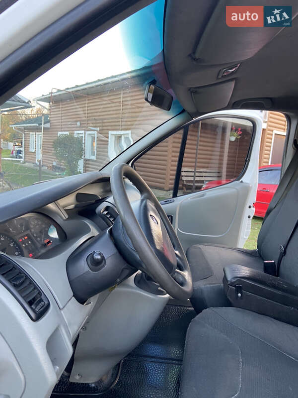 Мінівен Renault Trafic 2004 в Косові