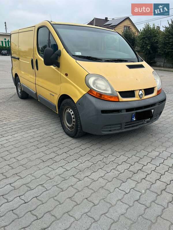 Грузовой фургон Renault Trafic 2002 в Городке