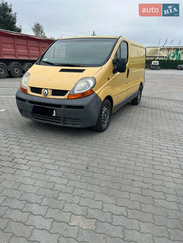 Грузовой фургон Renault Trafic 2002 в Городке