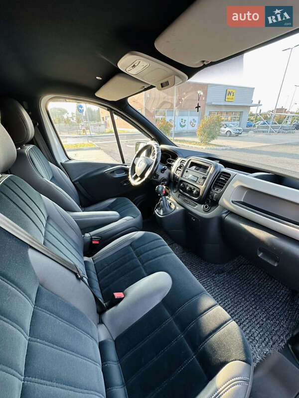 Мінівен Renault Trafic 2015 в Чернівцях