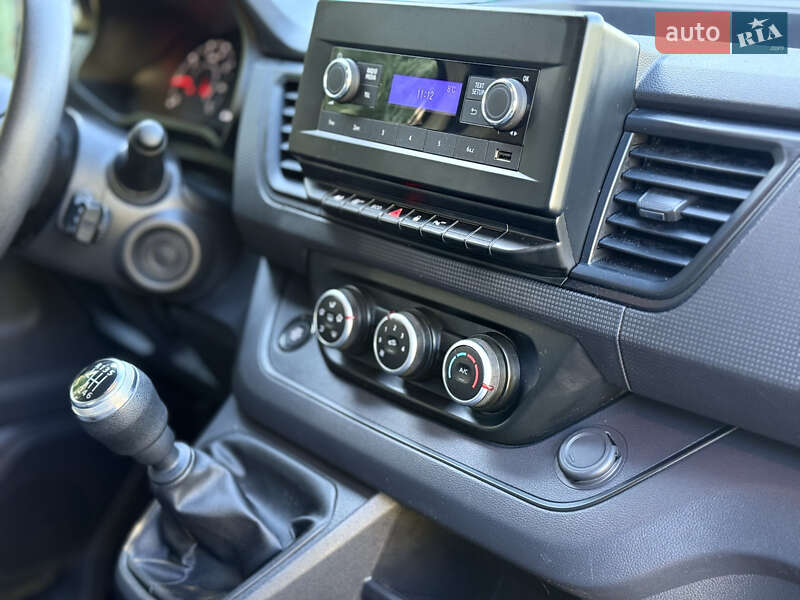 Вантажний фургон Renault Trafic 2023 в Самборі