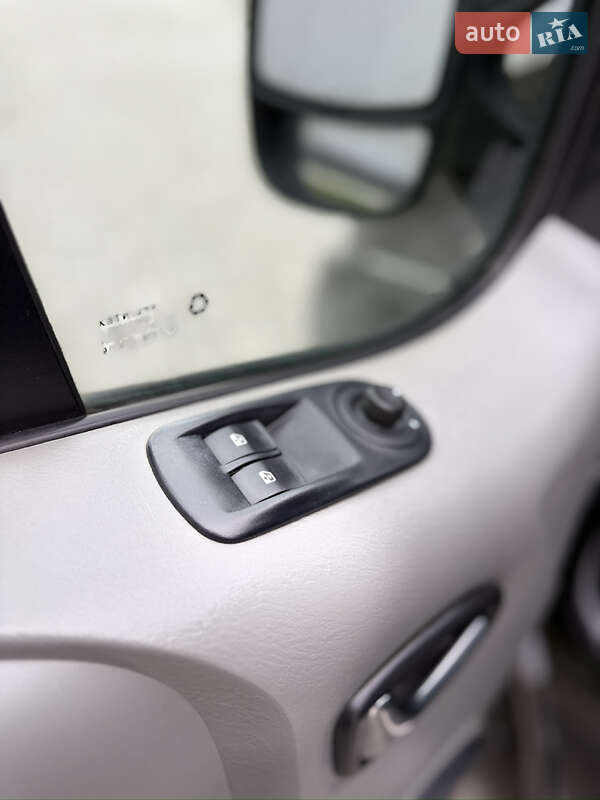 Мінівен Renault Trafic 2013 в Рівному