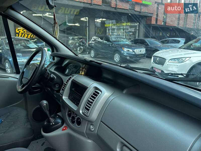 Минивэн Renault Trafic 2008 в Черновцах