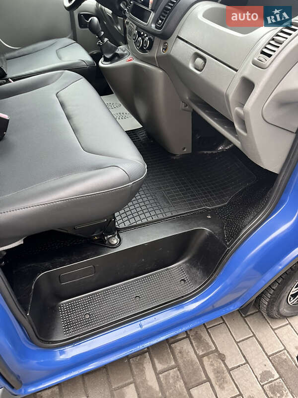 Микроавтобус грузовой (до 3,5т) Renault Trafic 2006 в Полонном фото 28 Микроавтобус грузовой (до 3,5т) Renault Trafic 2006 в Полонном