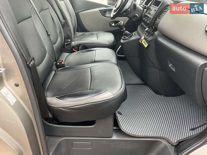 Минивэн Renault Trafic 2015 в Киеве