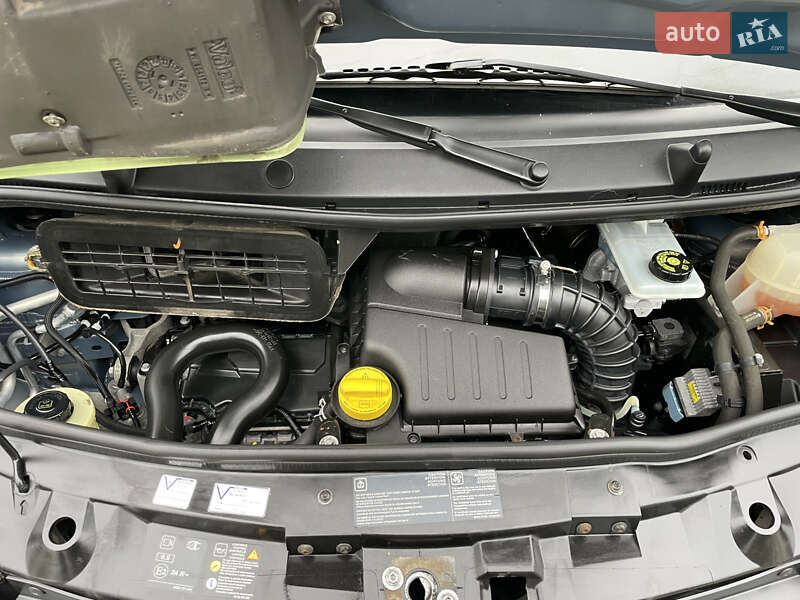 Минивэн Renault Trafic 2012 в Дубно