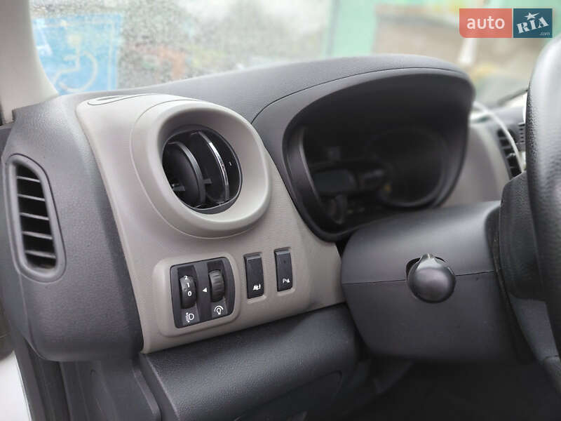 Минивэн Renault Trafic 2015 в Бродах фото 13 Минивэн Renault Trafic 2015 в Бродах