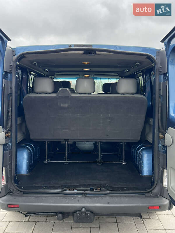 Мінівен Renault Trafic 2005 в Здолбуніві