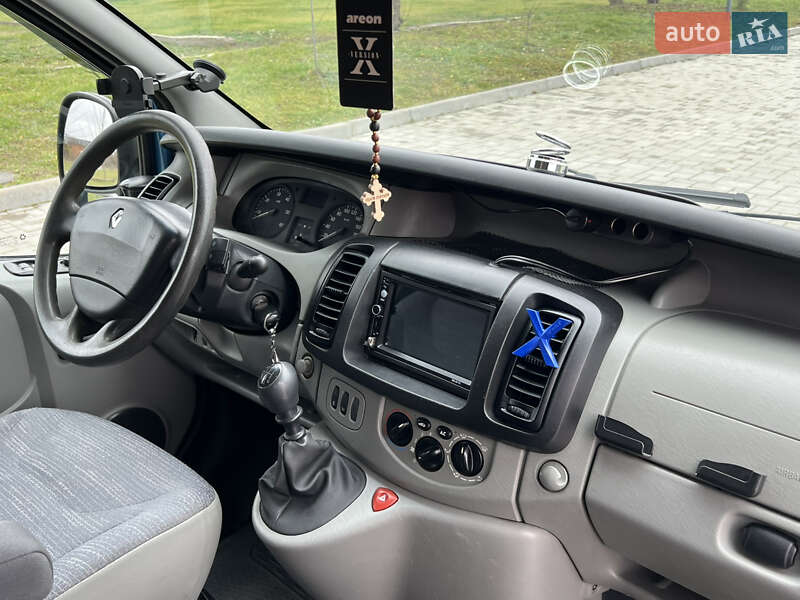 Мінівен Renault Trafic 2005 в Здолбуніві