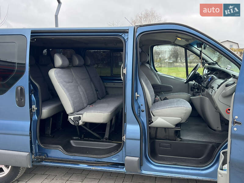 Мінівен Renault Trafic 2005 в Здолбуніві