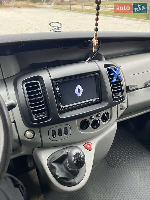 Мінівен Renault Trafic 2005 в Здолбуніві