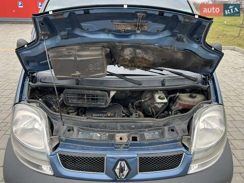 Мінівен Renault Trafic 2005 в Здолбуніві