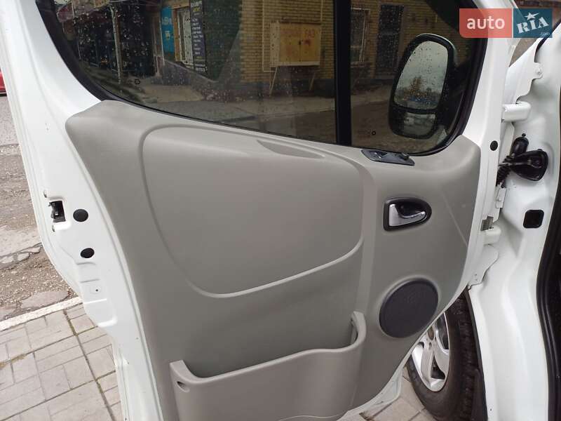 Минивэн Renault Trafic 2008 в Каменском