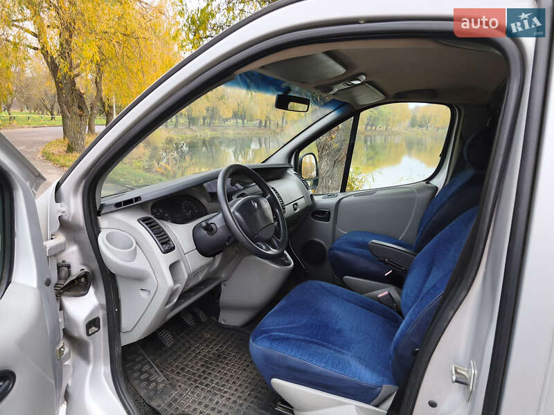 Минивэн Renault Trafic 2006 в Ровно