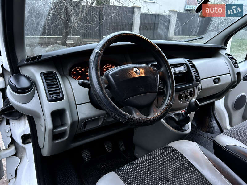 Минивэн Renault Trafic 2005 в Хмельнике фото 12 Минивэн Renault Trafic 2005 в Хмельнике