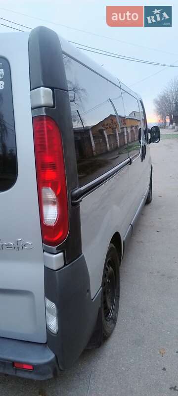 Минивэн Renault Trafic 2011 в Ромнах