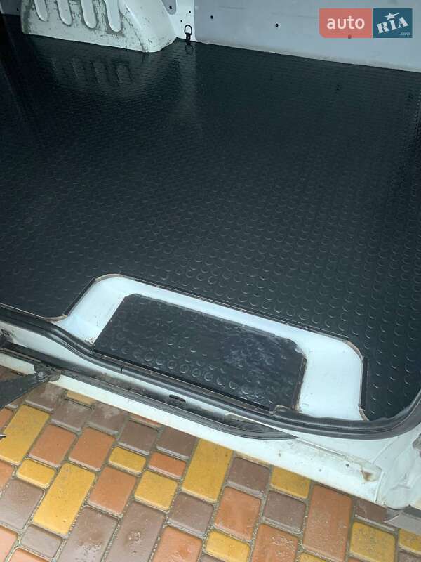 Другие грузовики Renault Trafic 2017 в Гостомеле