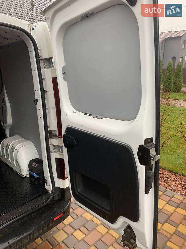 Другие грузовики Renault Trafic 2017 в Гостомеле