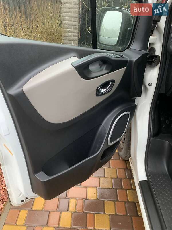 Другие грузовики Renault Trafic 2017 в Гостомеле