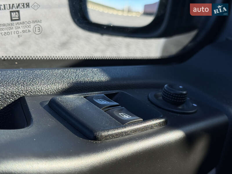 Грузовой фургон Renault Trafic 2015 в Радивилове