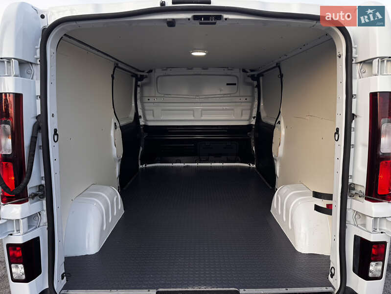 Грузовой фургон Renault Trafic 2016 в Радивилове