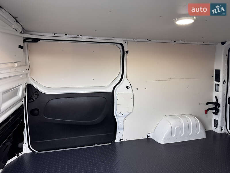 Грузовой фургон Renault Trafic 2016 в Радивилове