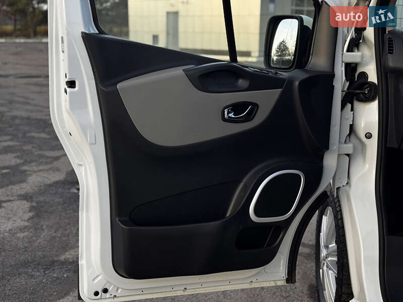 Грузовой фургон Renault Trafic 2016 в Радивилове