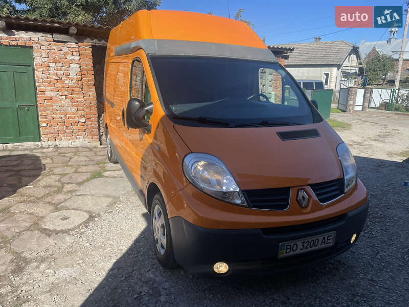 Грузовой фургон Renault Trafic 2010 в Чорткове