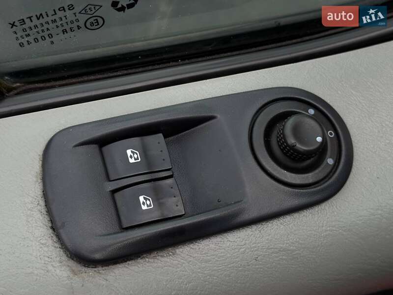 Минивэн Renault Trafic 2006 в Ровно