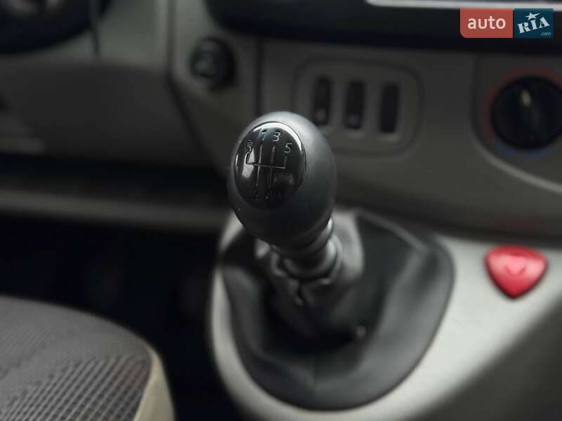 Минивэн Renault Trafic 2006 в Ровно