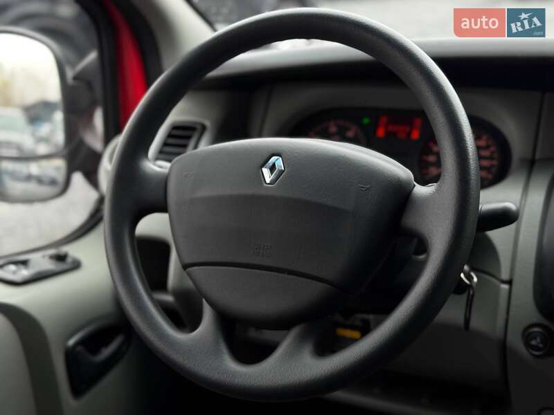 Минивэн Renault Trafic 2006 в Ровно