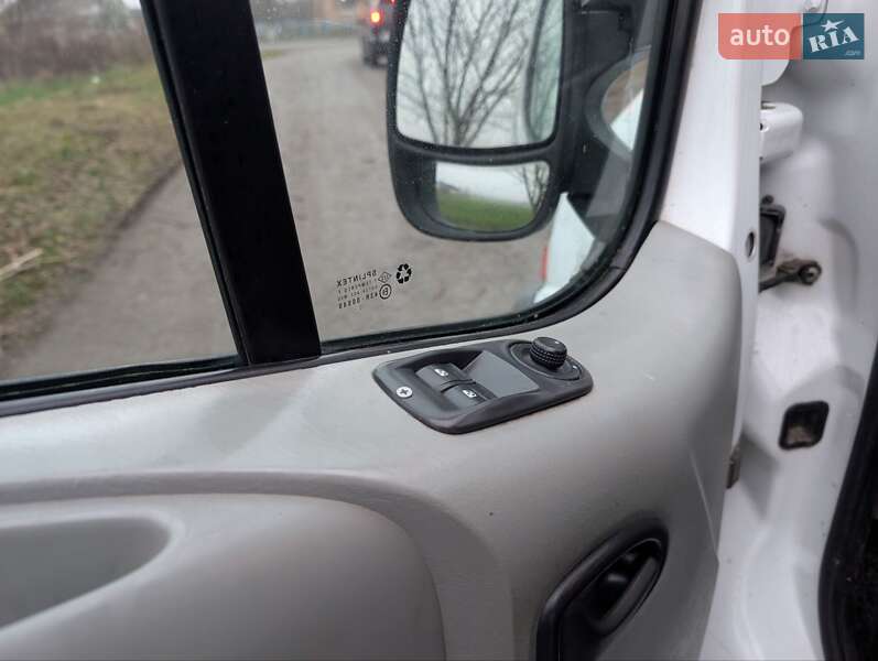 Минивэн Renault Trafic 2001 в Здолбунове