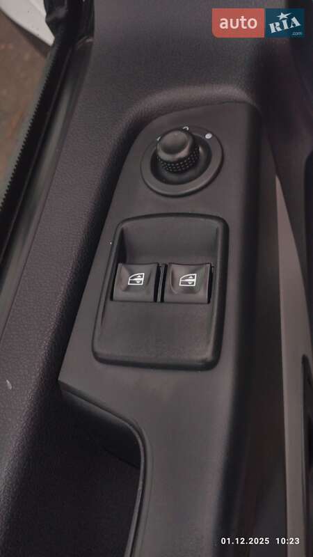 Микроавтобус грузовой (до 3,5т) Renault Trafic 2015 в Житомире