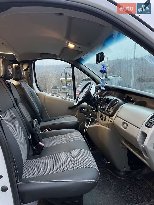 Минивэн Renault Trafic 2007 в Тячеве