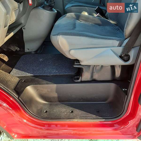 Грузопассажирский фургон Renault Trafic 2010 в Полтаве