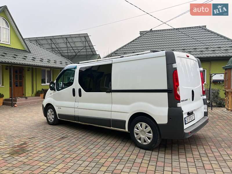 Вантажопасажирський фургон Renault Trafic 2014 в Чернівцях