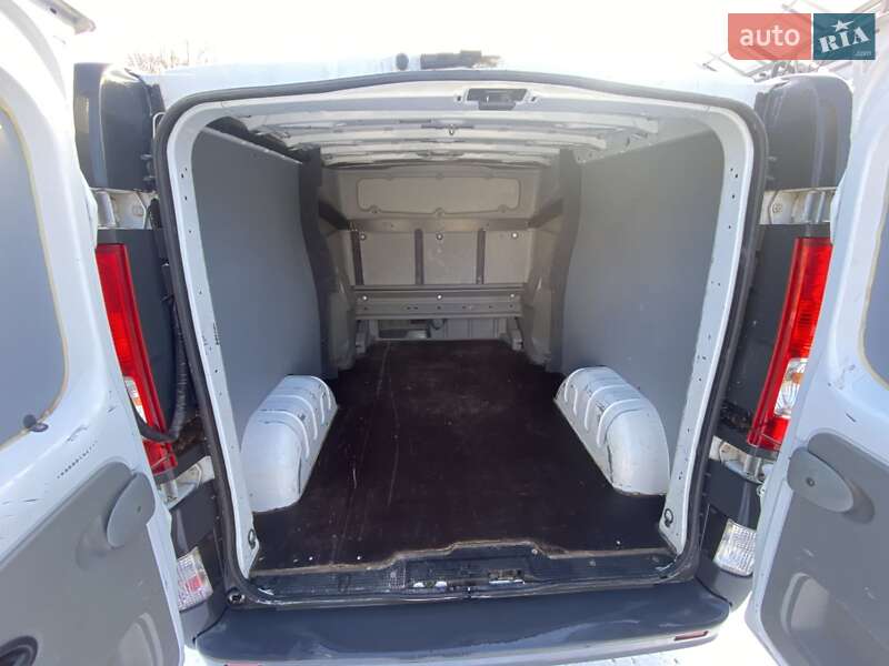 Вантажопасажирський фургон Renault Trafic 2014 в Чернівцях