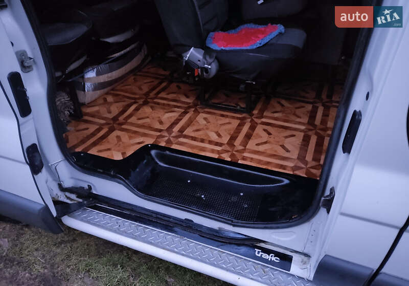 Микроавтобус Renault Trafic 2006 в Талалаевке