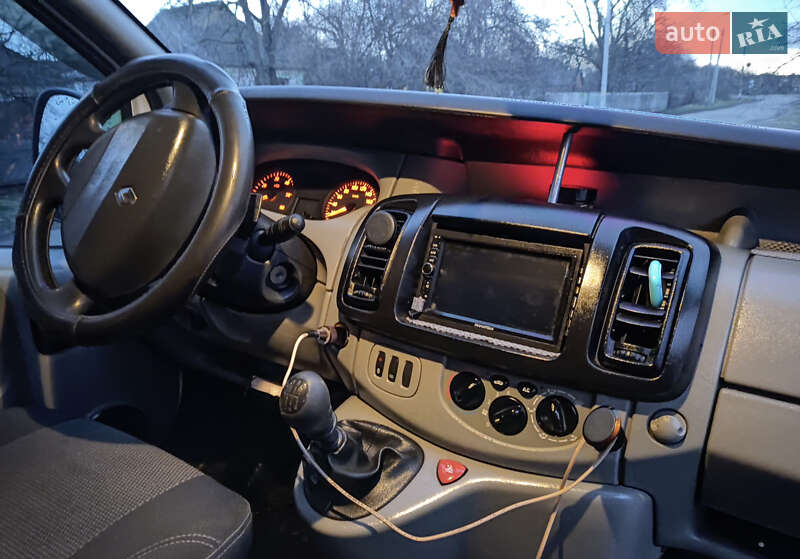 Микроавтобус Renault Trafic 2006 в Талалаевке