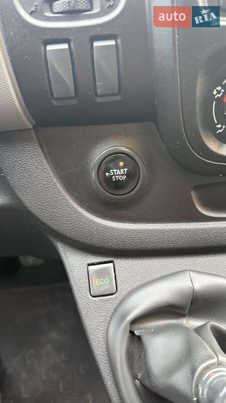 Грузовой фургон Renault Trafic 2016 в Старой Выжевке