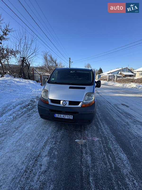 Минивэн Renault Trafic 2004 в Сумах фото Минивэн Renault Trafic 2004 в Сумах