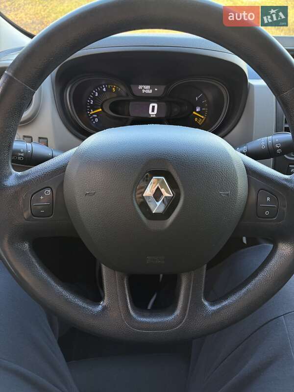 Грузовой фургон Renault Trafic 2015 в Полтаве