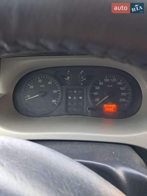 Грузопассажирский фургон Renault Trafic 2005 в Золочеве