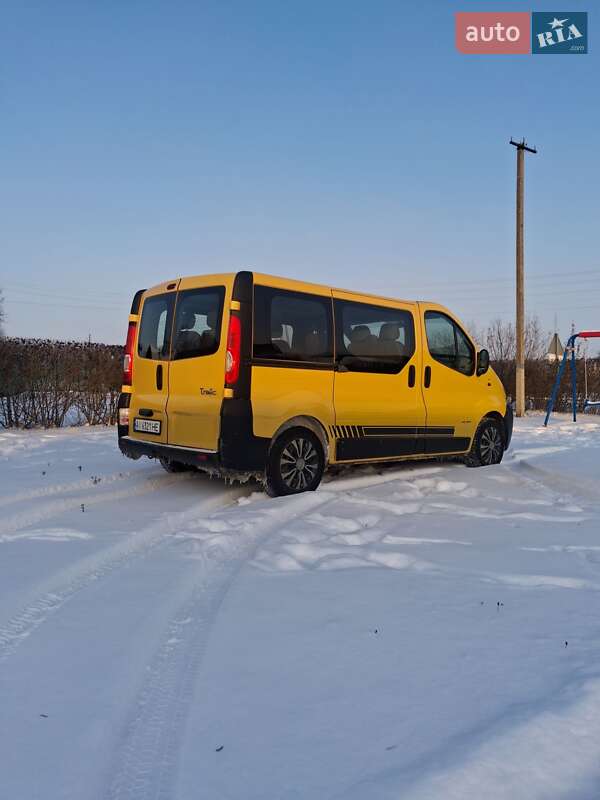 Минивэн Renault Trafic 2006 в Валках